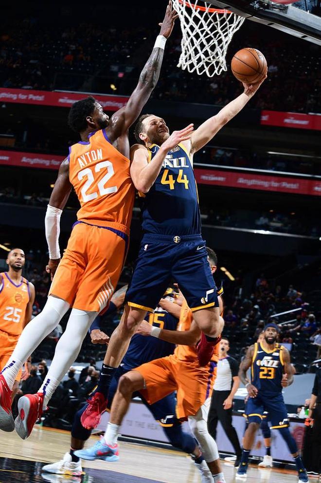 爱游戏入口-今夜菲尼克斯太阳备战NBA总决赛马德里竞技战术微调，媒体一致点评：利物浦今晨止住颓势的简单介绍